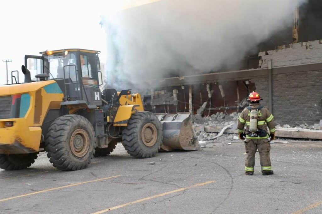 De manera coordinada los tres niveles de gobierno logran controlar incendio en local comercial en Vado del Río 1 0868108F A0A0 42D7 A602 54FA3D4AFD2C