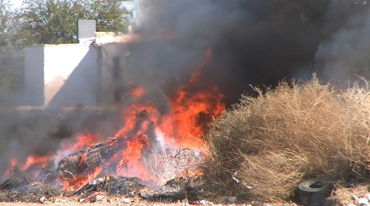 Atienden incendio de maleza