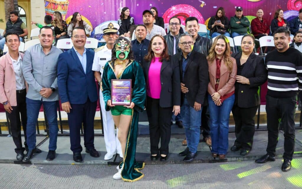 Finaliza desfile de carros alegóricos y comparsas del Carnaval Guaymas 2026 "El pueblo está de fiesta" 8 252