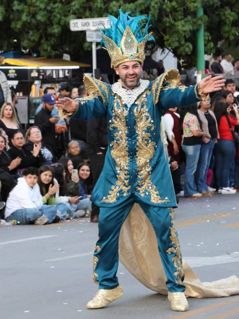 Finaliza desfile de carros alegóricos y comparsas del Carnaval Guaymas 2026 "El pueblo está de fiesta" 12 256