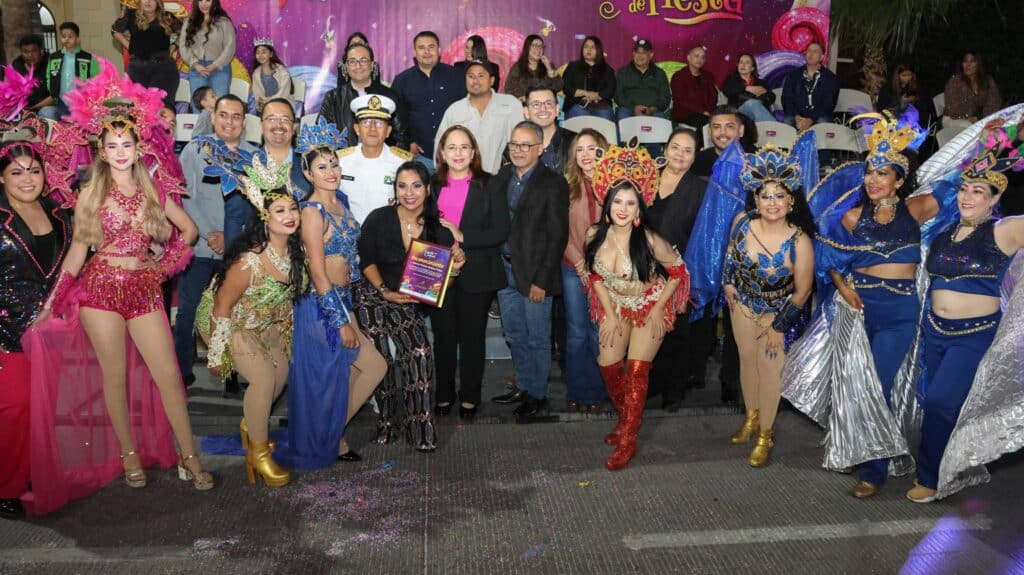 Finaliza desfile de carros alegóricos y comparsas del Carnaval Guaymas 2026 "El pueblo está de fiesta" 17 261
