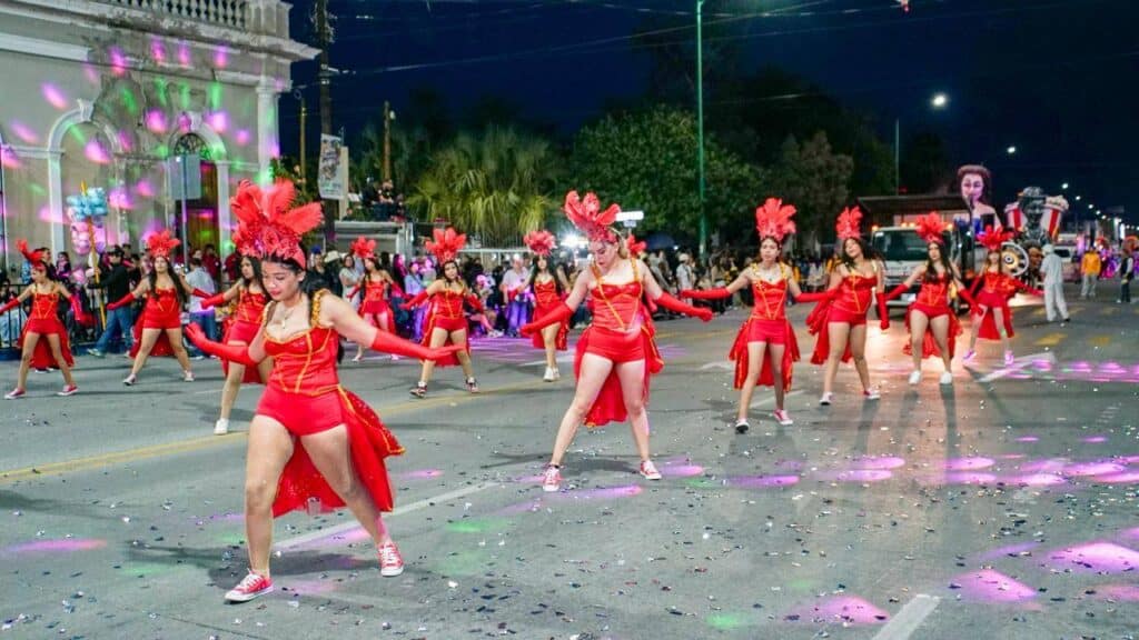 Finaliza desfile de carros alegóricos y comparsas del Carnaval Guaymas 2026 "El pueblo está de fiesta" 22 266