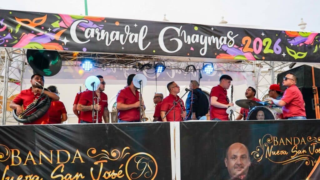 Finaliza desfile de carros alegóricos y comparsas del Carnaval Guaymas 2026 "El pueblo está de fiesta" 23 267