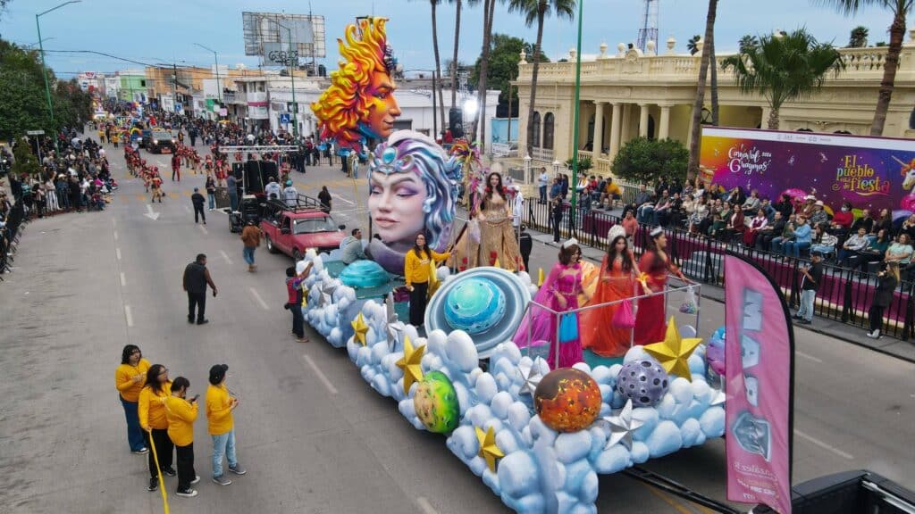 Finaliza desfile de carros alegóricos y comparsas del Carnaval Guaymas 2026 "El pueblo está de fiesta" 24 268