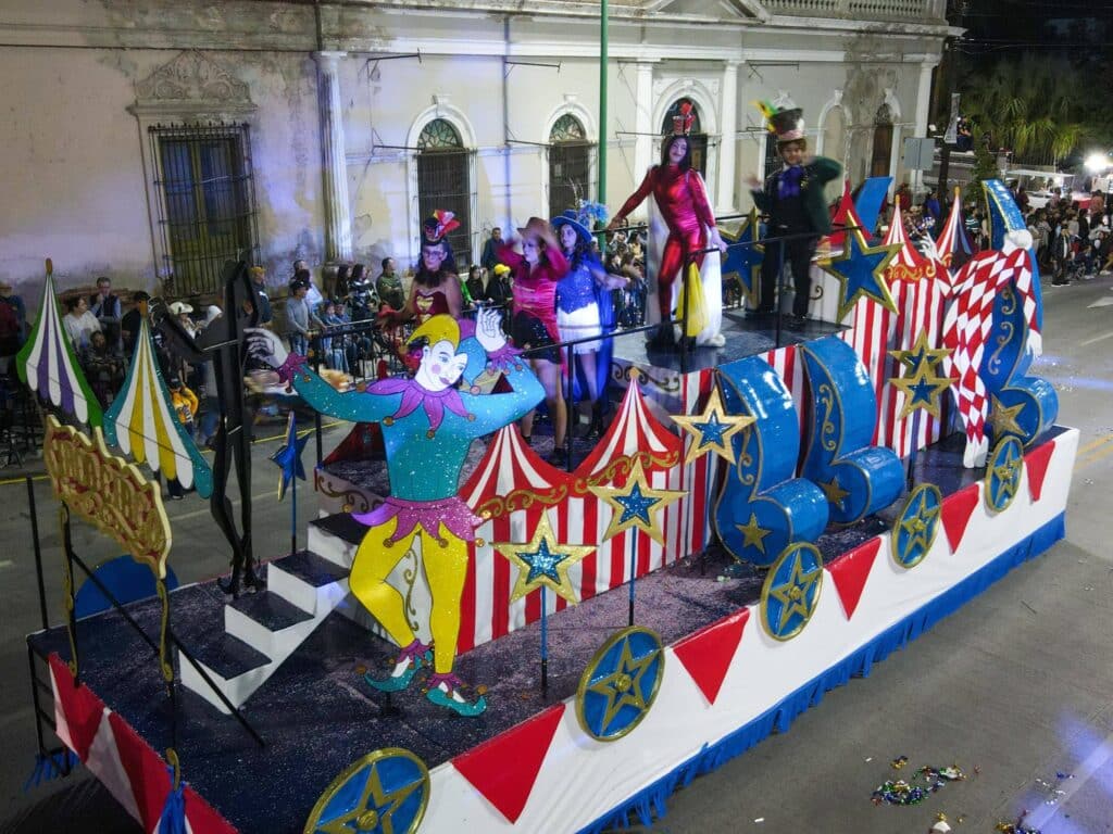 Finaliza desfile de carros alegóricos y comparsas del Carnaval Guaymas 2026 "El pueblo está de fiesta" 27 271
