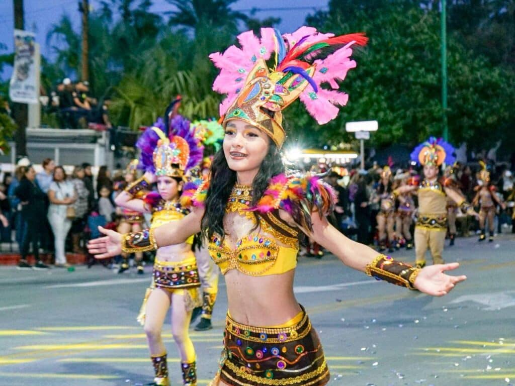 Finaliza desfile de carros alegóricos y comparsas del Carnaval Guaymas 2026 "El pueblo está de fiesta" 29 273