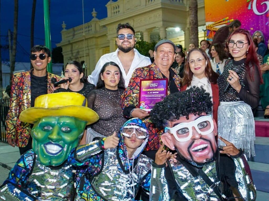 Finaliza desfile de carros alegóricos y comparsas del Carnaval Guaymas 2026 "El pueblo está de fiesta" 33 277