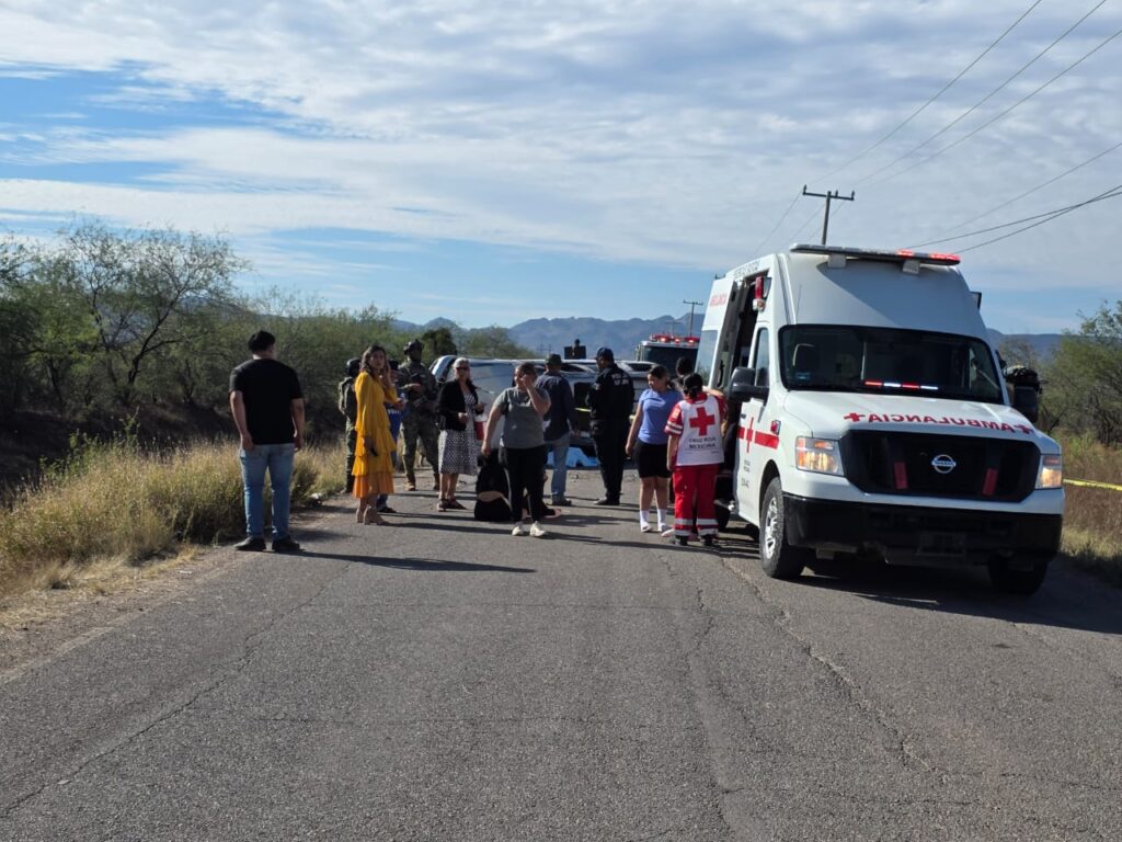 Pierde la vida joven; resultó lesionada una mujer en volcadura de camioneta 5 416