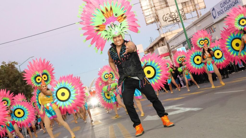 Disfrutan 370 mil personas del Carnaval 2026 11 627