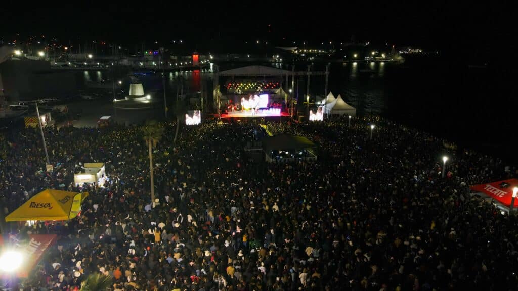 Disfrutan 370 mil personas del Carnaval 2026 13 629