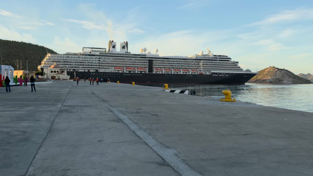 Llega crucero Zuiderdam a Guaymas 7 675