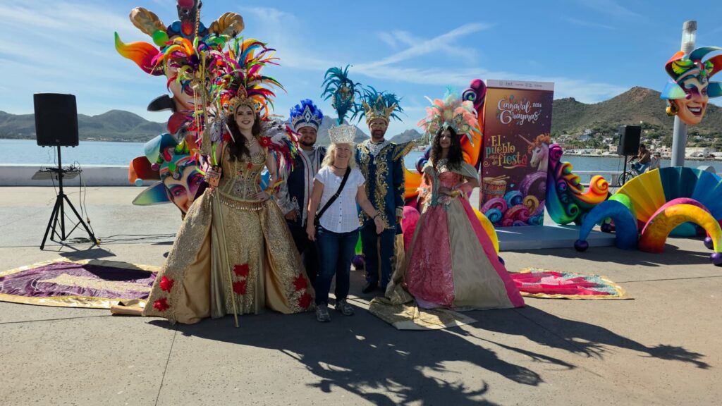 Disfrutan cruceristas de corredor artesanal 4 704