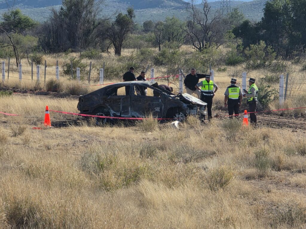 Fallece mujer en volcamiento al norte de Guaymas 9 717 2