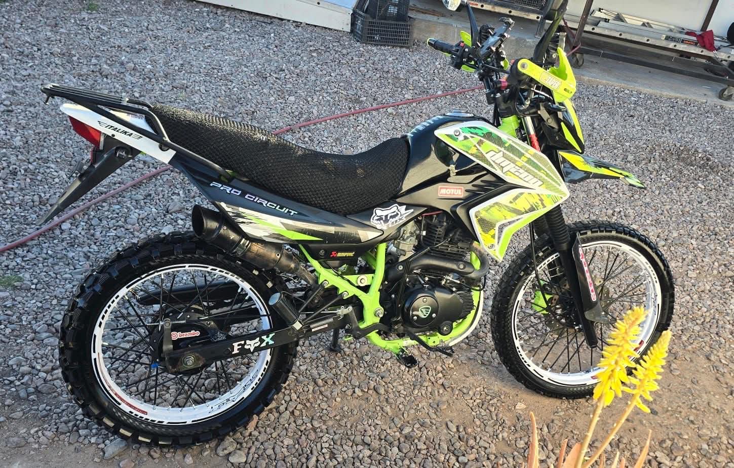 Se llevan motocicleta de la San Vicente