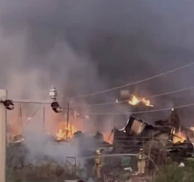 Incendios en casas movilizan a Bomberos 1 incendio