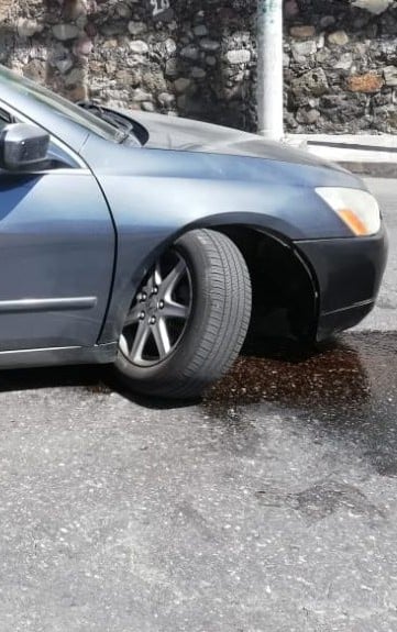 Se queda sin neumático en pleno bulevar 1 WhatsApp Image 2020 11 13 at 12.07.58 PM 3 1024x575 1