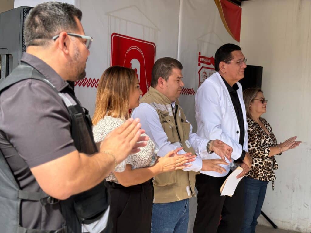 Entregan materiales para el mejoramiento de vivienda a 29 familias empalmenses 4 WhatsApp Image 2026 02 05 at 11.58.41 AM