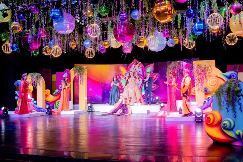 Recibe María Fernanda I corona del Carnaval 2026 1 WhatsApp Image 2026 02 14 at 11.45.51 AM 3