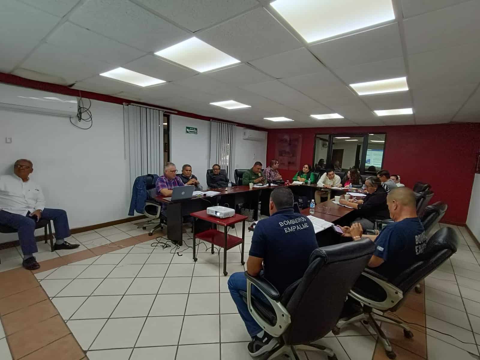 Agradecen Bomberos apoyo del alcalde Luis Fuentes