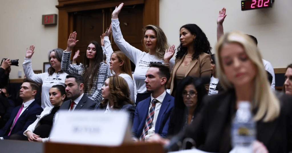 Fiscal general de EE.UU. defiende a gritos a Trump ante congresistas por manejo del caso Epstein 1 image 275