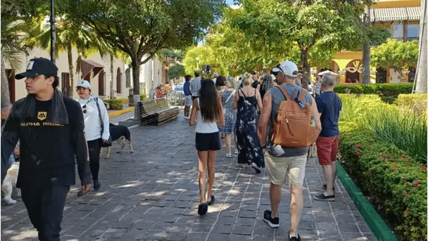 Mazatlán recibe a más de 4 mil cruceristas en el arranque del Carnaval Internacional 2026 1 image 307