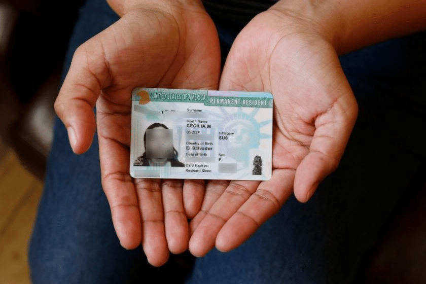 Empresarios migrantes con “green card” quedarán fuera de préstamos oficiales en Estados Unidos 1 image 67