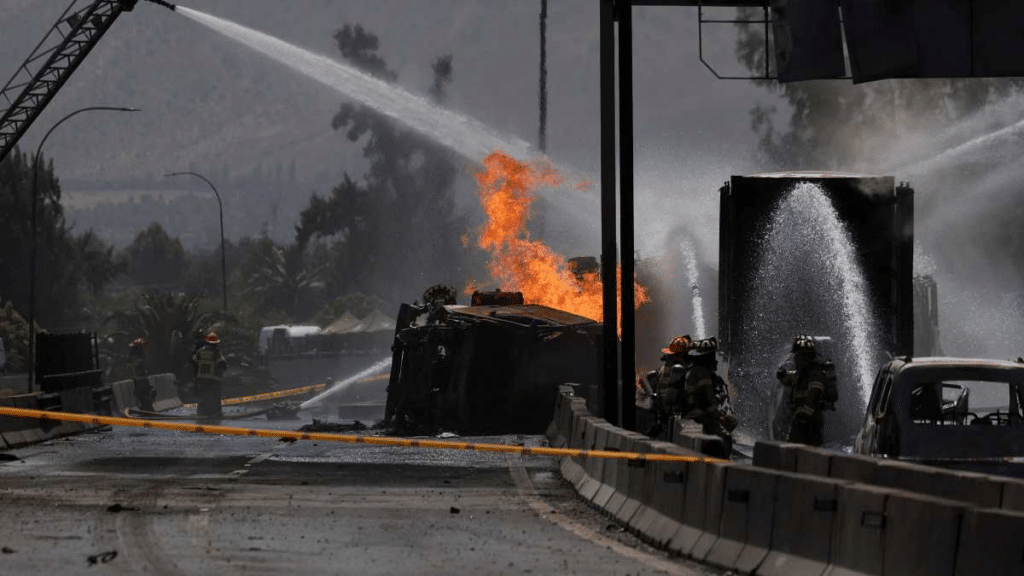 Explota camión de gas en autopista de Chile; hay 4 muertos 1 image 678