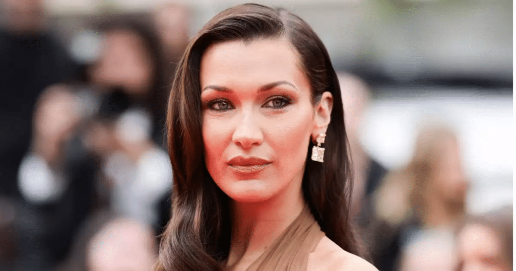 Bella Hadid se sintió ‘desechable’ por la enfermedad de Lyme 1 Bella Hadid