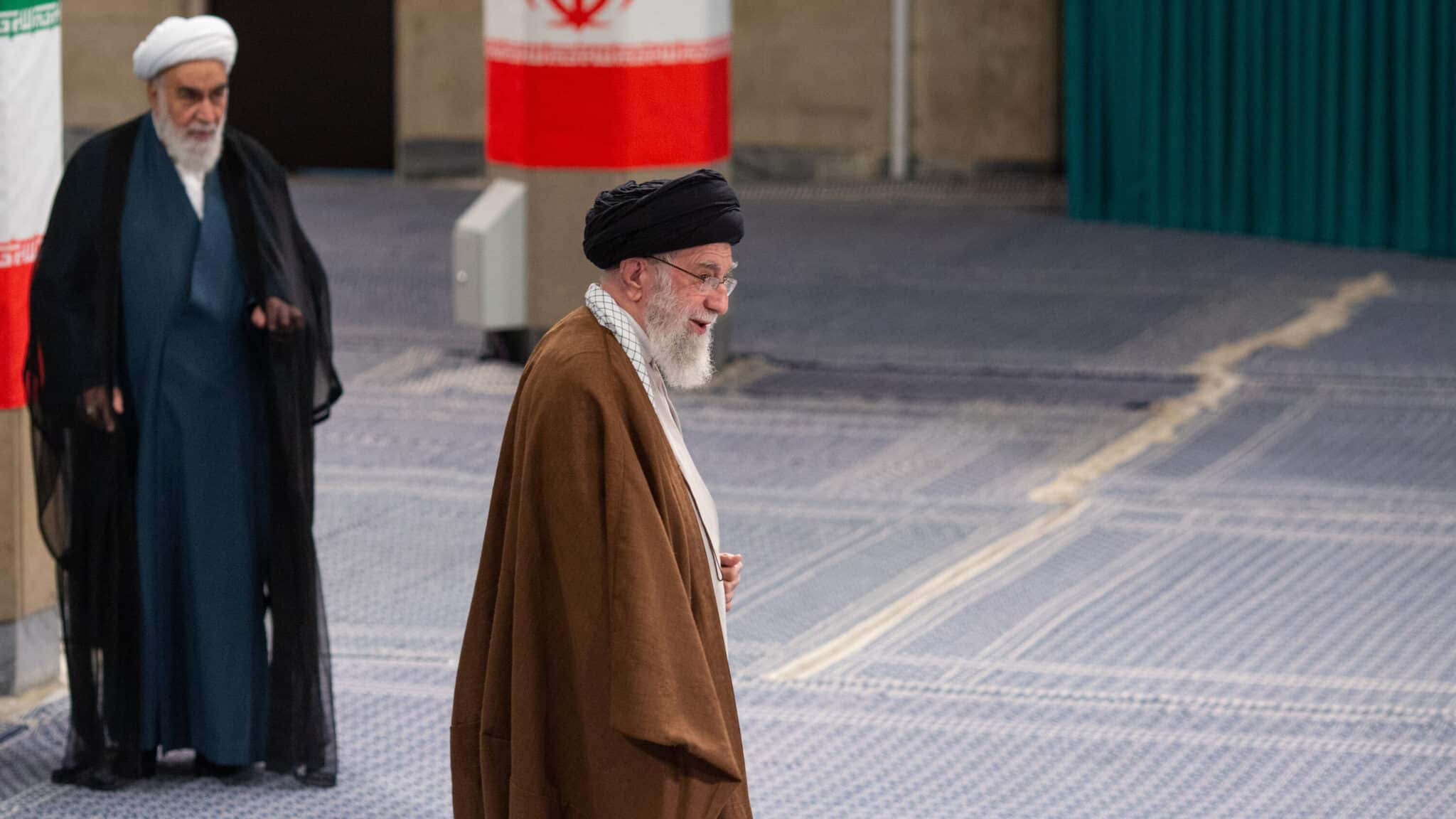 EE. UU. amenaza con arancel del 25 % a naciones que comercien con Irán