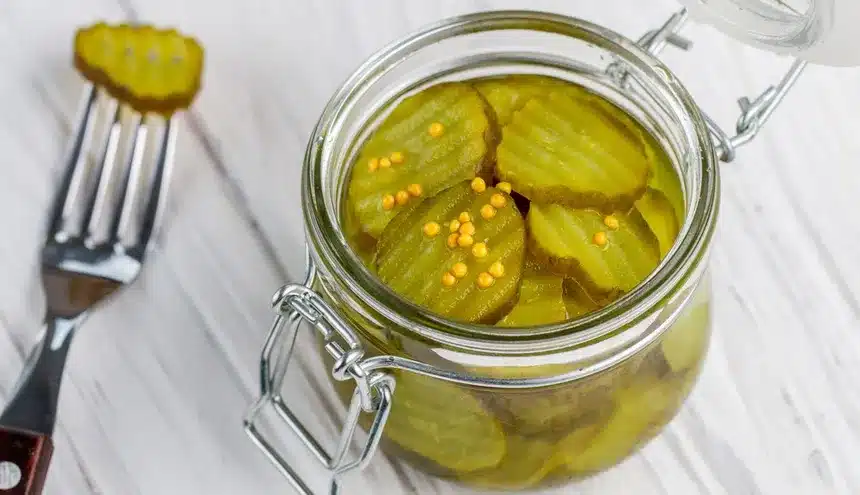 jugo de pepinillos y mostaza para prevenir calambres durante el ejercicio prolongado