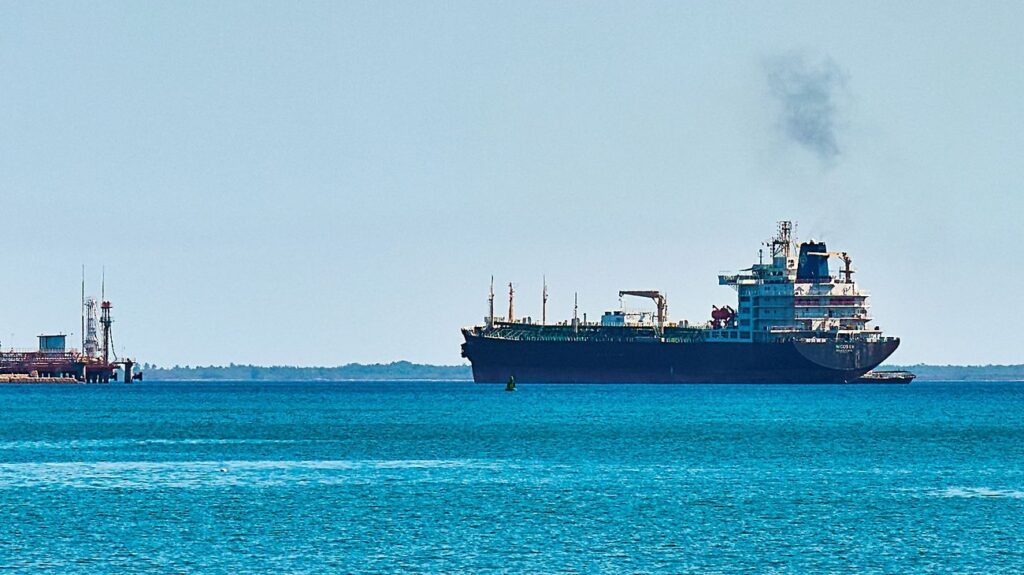 Buque petrolero llega a puerto cubano en medio del bloqueo energético de EE. UU. 1 petrolero 1