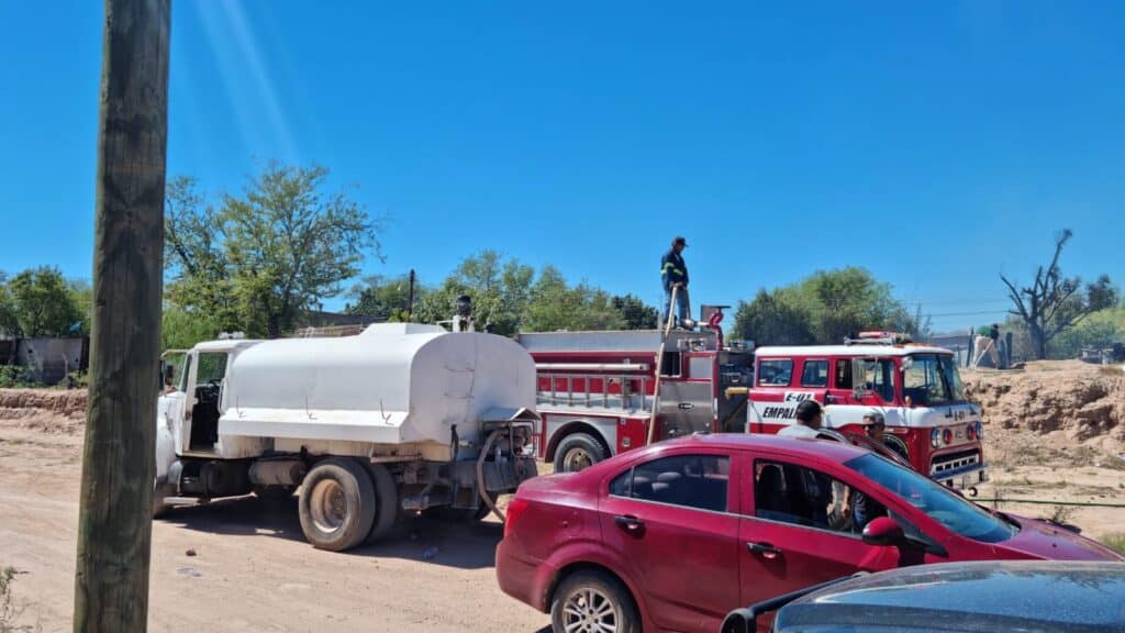 Fuerte incendio destruye vivienda en la colonia Jordán 5 165