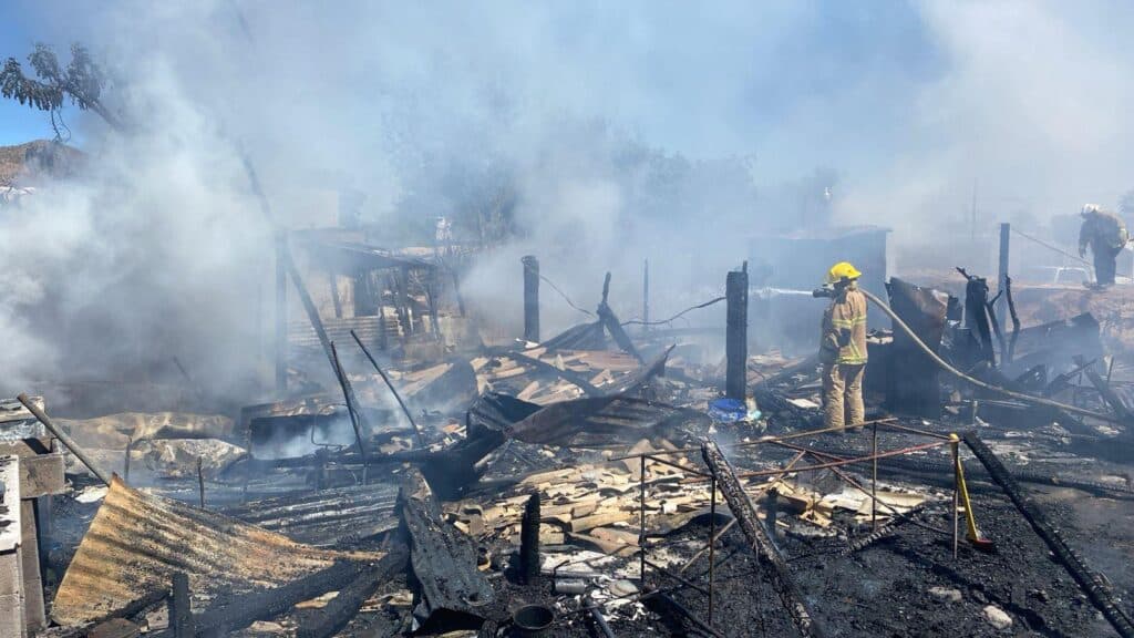 Fuerte incendio destruye vivienda en la colonia Jordán 9 169