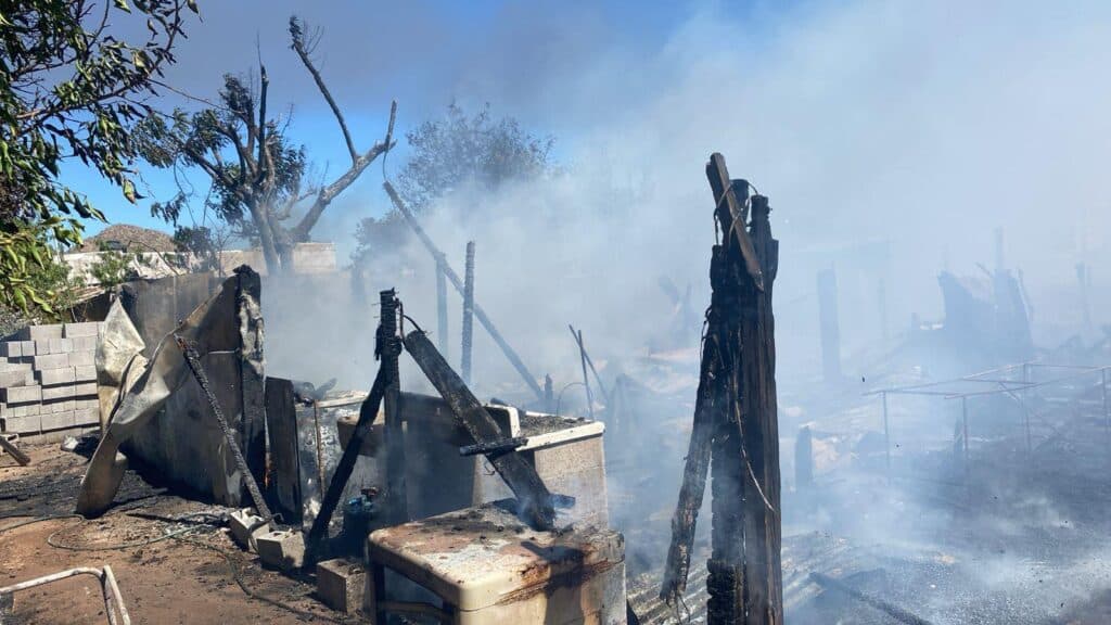 Fuerte incendio destruye vivienda en la colonia Jordán 10 170