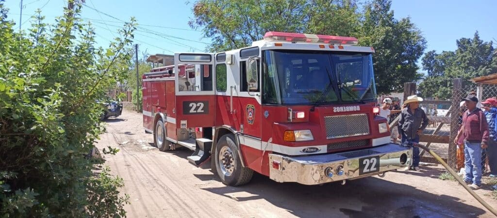 Fuerte incendio destruye vivienda en la colonia Jordán 13 173