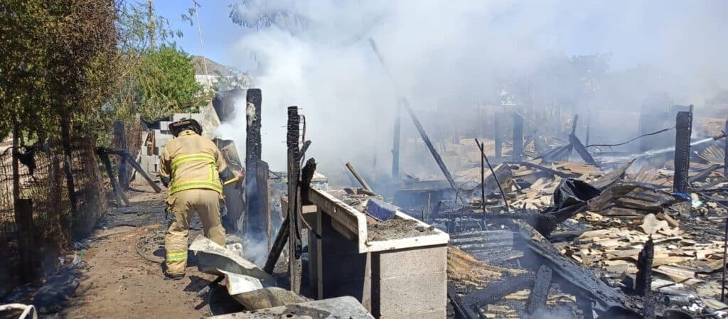 Fuerte incendio destruye vivienda en la colonia Jordán 19 179