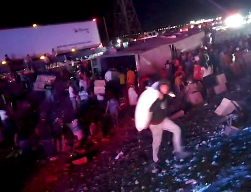 Violentan tráiler; cometen rapiña de sabritas 5 236 1