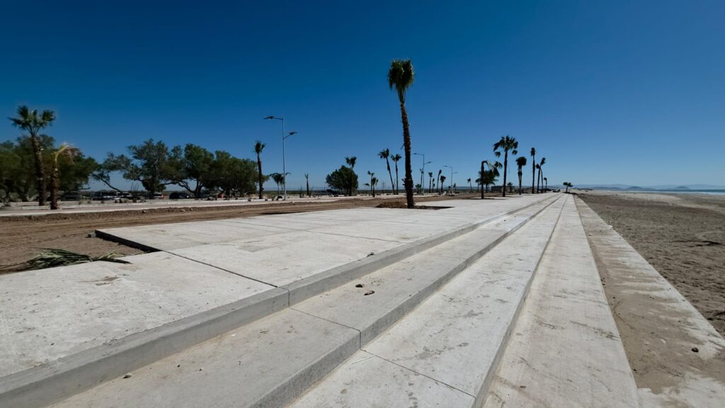 Avanza construcción del malecón turístico en la playa del Cochórit 1 254