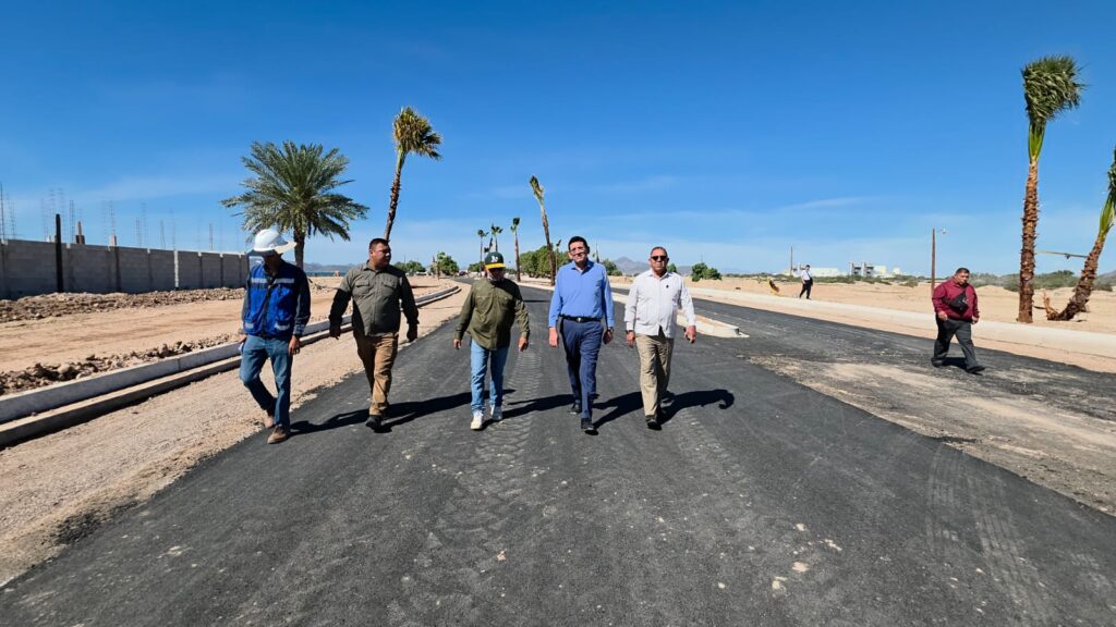 Avanza construcción del malecón turístico en la playa del Cochórit 4 259