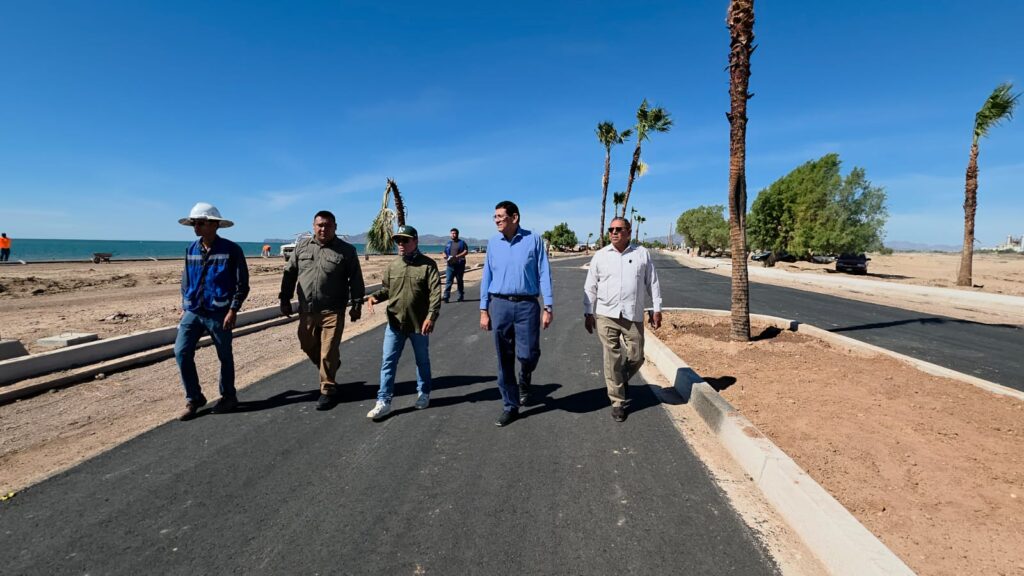 Avanza construcción del malecón turístico en la playa del Cochórit 5 260