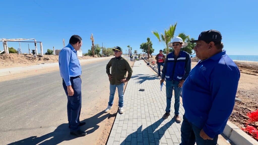 Avanza construcción del malecón turístico en la playa del Cochórit 6 261