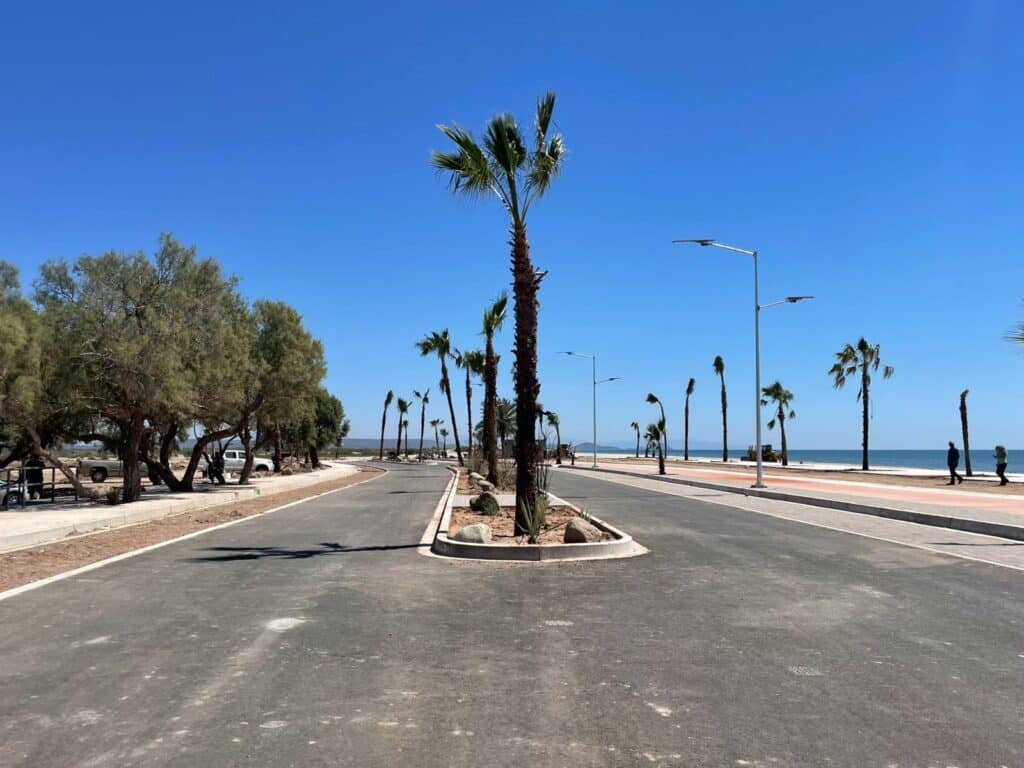 Avanza construcción del malecón turístico en la playa del Cochórit 8 263