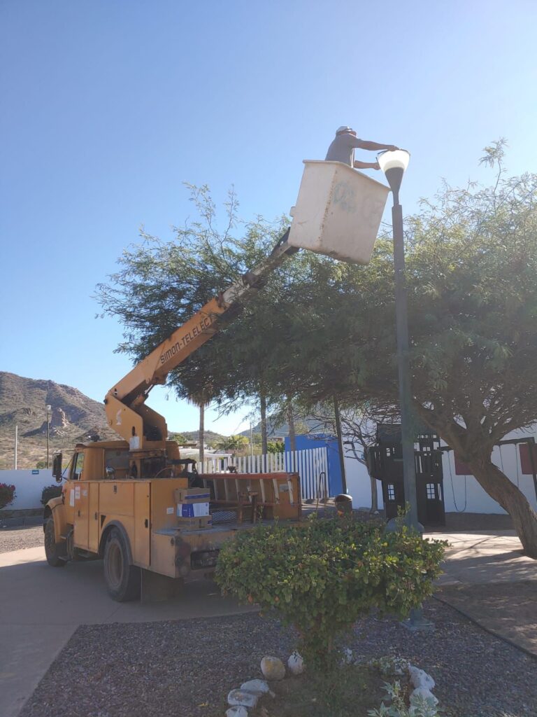 Intensifican reparaciones de luminarias 1 297 1