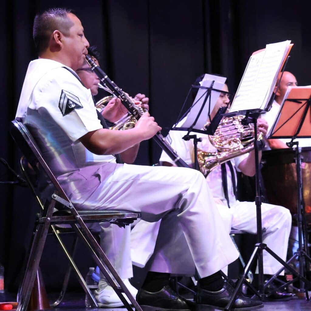 Se presenta Banda Sinfónica y Mariachi de la Armada 3 326