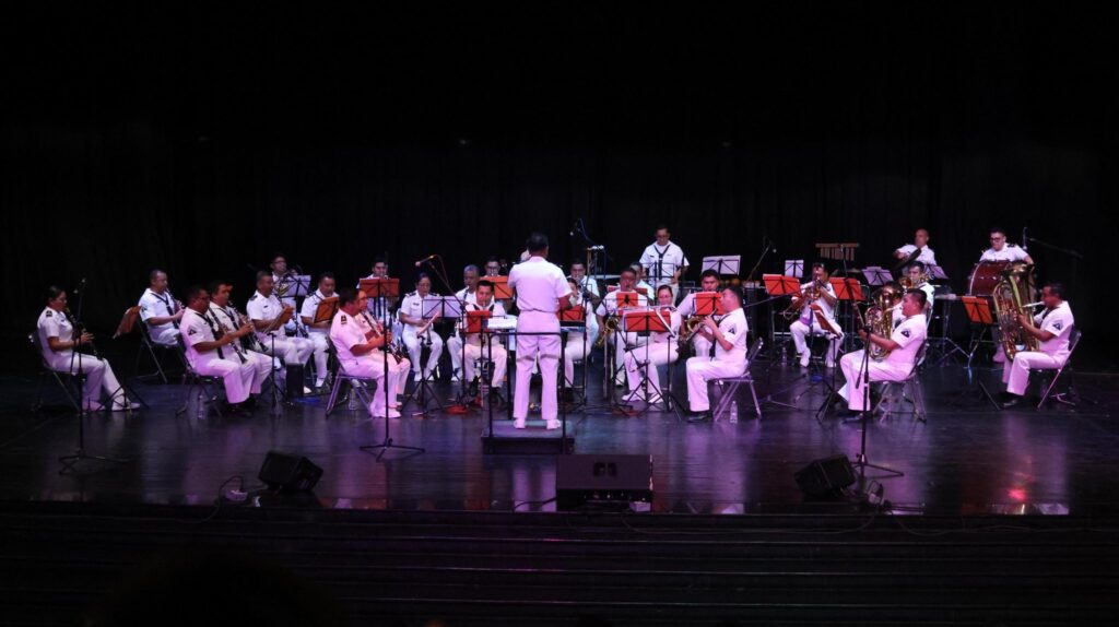 Se presenta Banda Sinfónica y Mariachi de la Armada 6 329 1