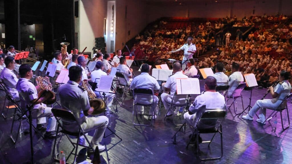 Se presenta Banda Sinfónica y Mariachi de la Armada 8 331 2