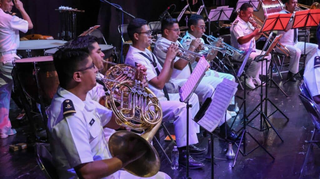 Se presenta Banda Sinfónica y Mariachi de la Armada 9 332 1