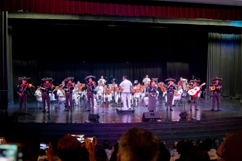 Se presenta Banda Sinfónica y Mariachi de la Armada 12 335