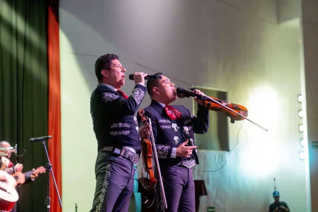 Se presenta Banda Sinfónica y Mariachi de la Armada 13 336