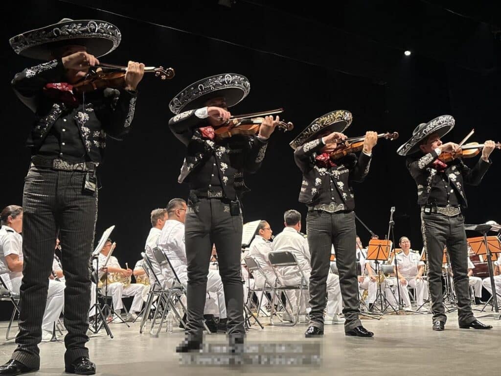 Se presenta Banda Sinfónica y Mariachi de la Armada 16 339